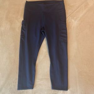 Fabletics Powerhold 7/8 athletic leggings. Mesh pockets. Size L - Free Ship!